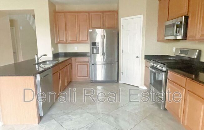 1121 E REGENT DR