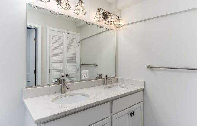 2 beds, 1.5 baths, 1,080 sqft, $1,899, Unit 203