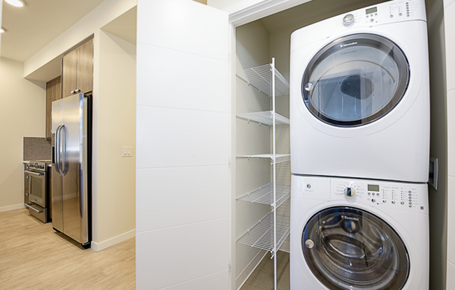 1 bed, 1 bath, 718 sqft, $3,599, Unit 909