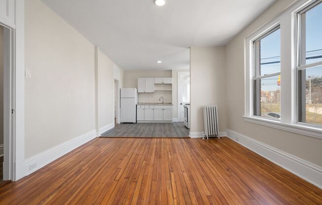 2 beds, 1 bath, $1,200, Unit 15