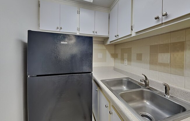 9610 N 12 ST