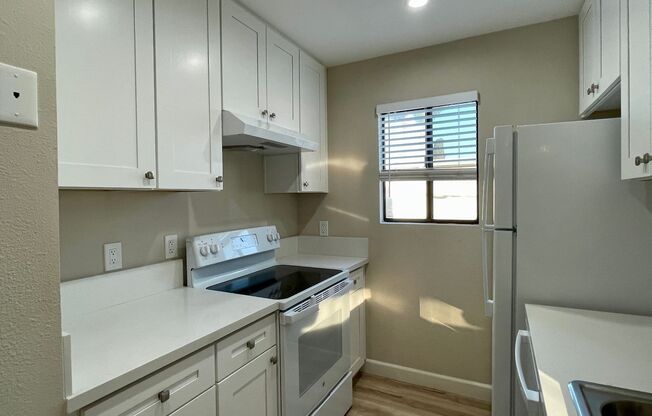 2 beds, 1 bath, $2,395, Unit Unit P