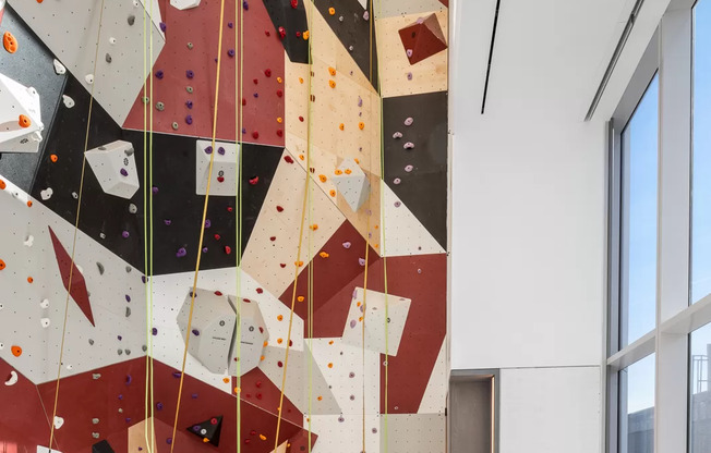 1 bed, 1 bath, 726 sqft, $5,300, Unit 36D