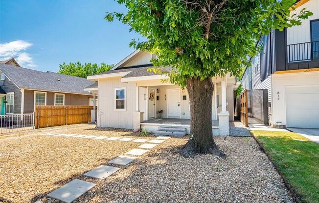 808 W 10 ST