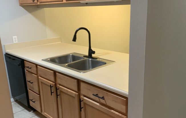 1 bed, 1 bath, 755 sqft, $1,150, Unit 5905H