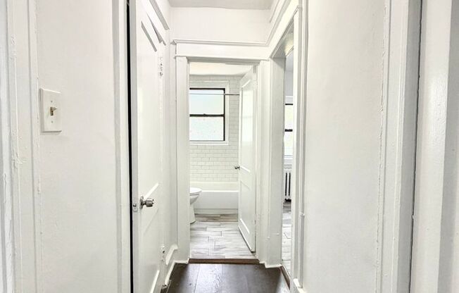 1 bed, 1 bath, $1,050, Unit F4