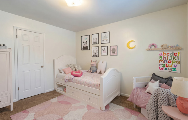 2 beds, 1.5 baths, 907 sqft, $1,325, Unit 18D