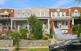 813 Delafield Pl NW