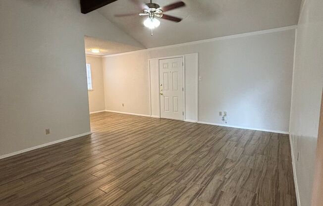 912 VAUGHN DR