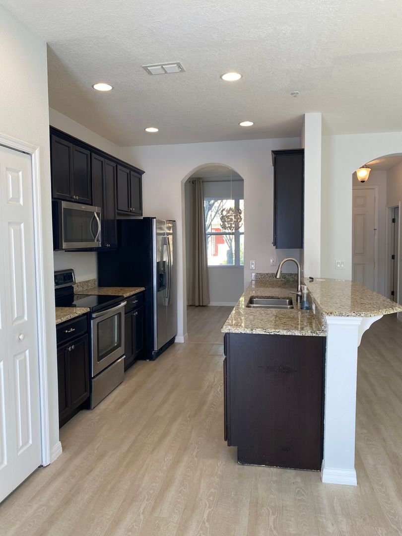 3 bedroom, 2.5 bathroom townhouse in Water Edge Lake Nona