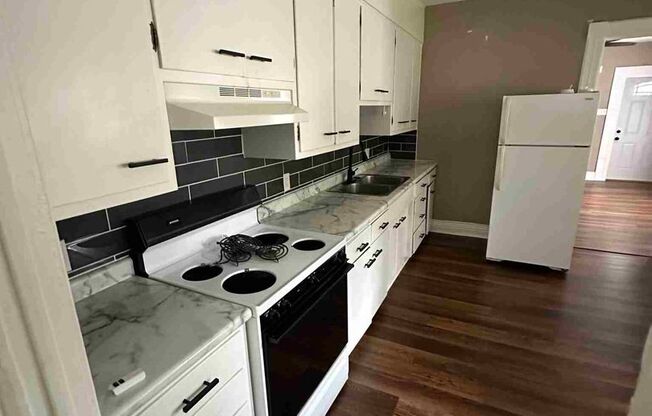 2 beds, 1 bath, 1,000 sqft, $1,299, Unit 829