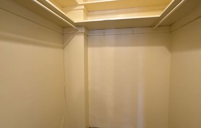 2 beds, 1 bath, 835 sqft, $1,295, Unit 712