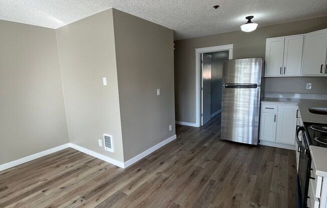 1 bed, 1 bath, 415 sqft, $1,395, Unit 19