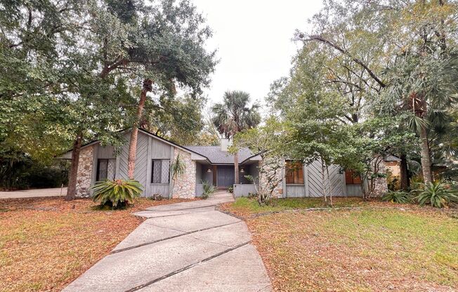 Available NOW! Wonderful, SPACIOUS 4 Bedroom, 2.5 Bathroom Pool Home in Winter Springs!!