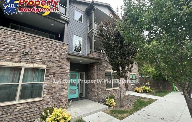 541 E TRACKSTAND LN