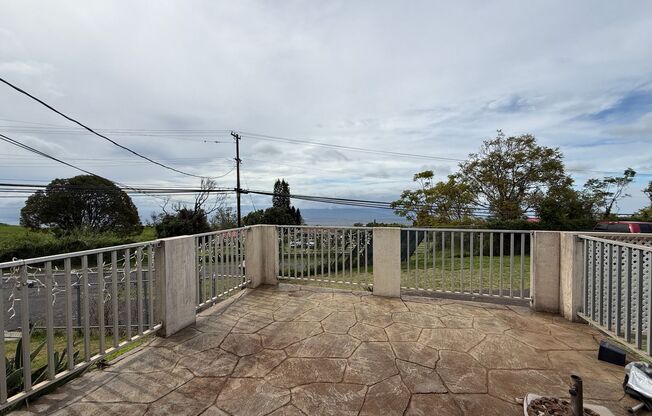 Unfurnished 2 bed/1 bath Kula Cottage with fully fenced yard