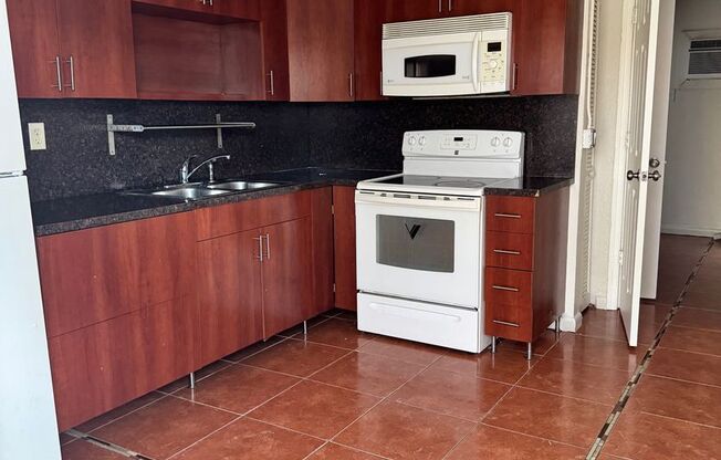 1 BED/ 1 BATH OAKLAND PARK