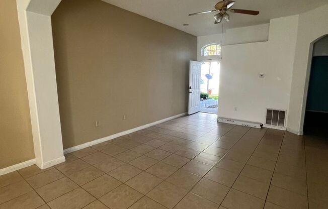 Charming 3-Bedroom Townhouse Close to Orlando's Major Attractions.