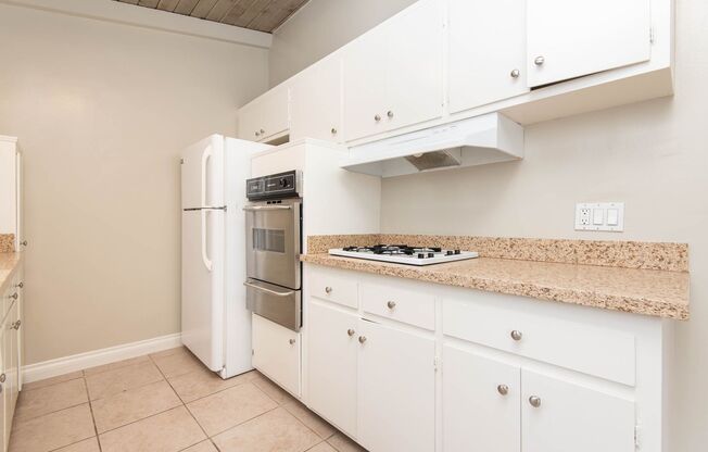 3 beds, 1.5 baths, 1,030 sqft, $3,650, Unit 11
