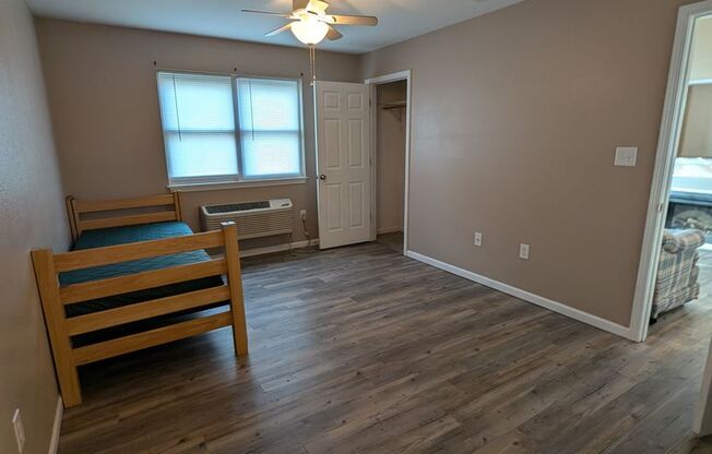 2 beds, 2 baths, $875, Unit 318 E Davis St G