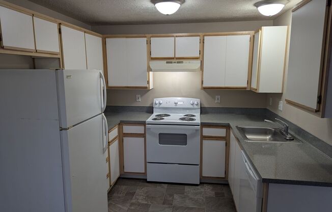 2 beds, 1 bath, 837 sqft, $1,250, Unit 1370