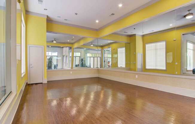 Twenty25 Barrett apartments in Kennesaw, GA photo of exercise room