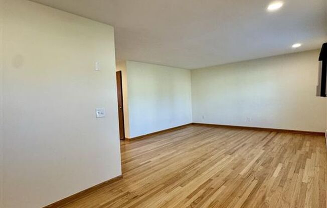 2 beds, 1 bath, 875 sqft, $1,795, Unit 95A