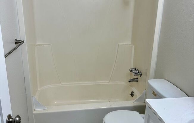 1 bed, 1 bath, 680 sqft, $1,195, Unit 0036