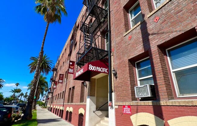 Charming Downtown Long Beach 1 Bedroom Condo