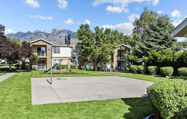 Heritage at Draper Apartments in Draper, Utah Basketball Court