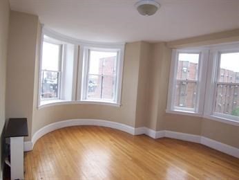 1 bed, 1 bath, 565 sqft, $3,370, Unit 606