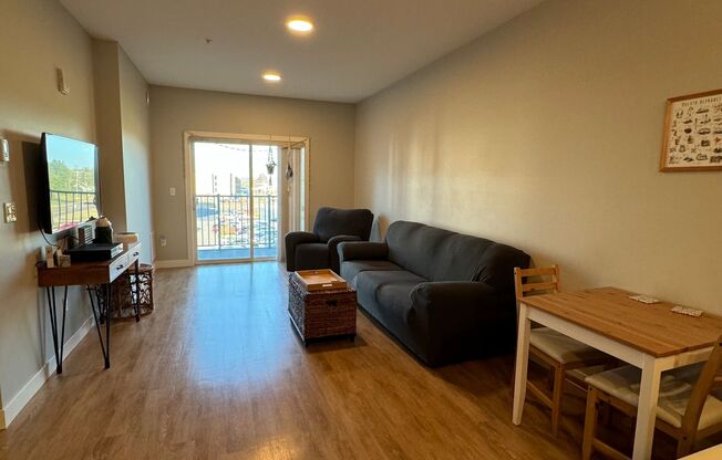 1 bed, 1 bath, 742 sqft, $1,695, Unit 416