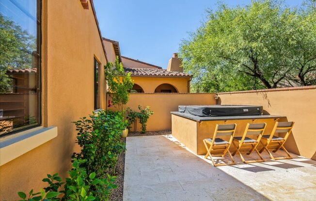 Furnished or Unfurnished Option -  Beautiful 3-bedroom, 2 bathroom home in the heart of Scottsdale, Arizona!