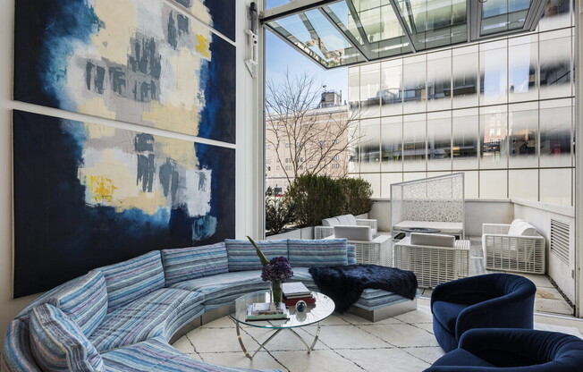 524 W 19 ST
