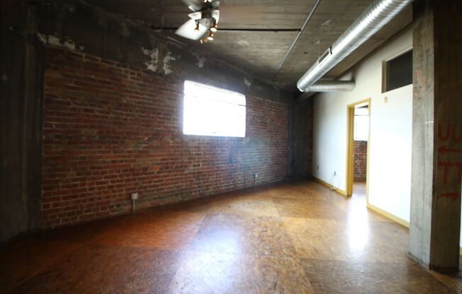 2 beds, 1 bath, 884 sqft, $1,695, Unit APT 4D