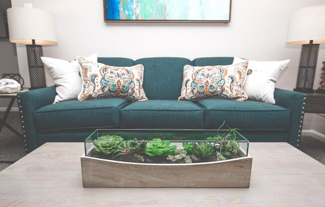 2 beds, 1 bath, 880 sqft, $1,661, Unit 27-2D