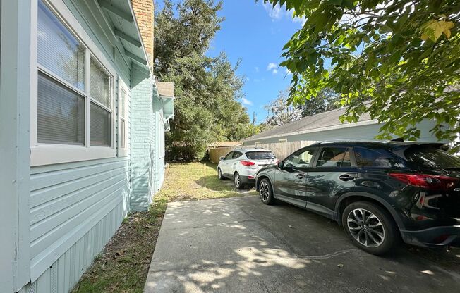 3 Bedroom, 2 Bath Historic House Near UF!