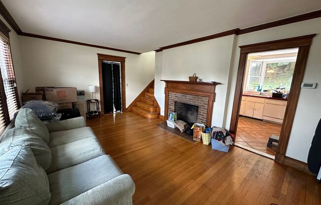 3 Bed/1.5 Bath - Backyard - Off-Street Parking - Oak Square