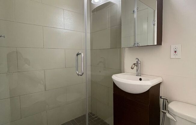 3 beds, 2 baths, $1,695, Unit Unit 03