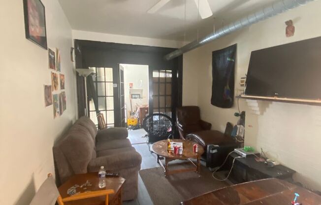 3 beds, 1 bath, $2,400, Unit #2