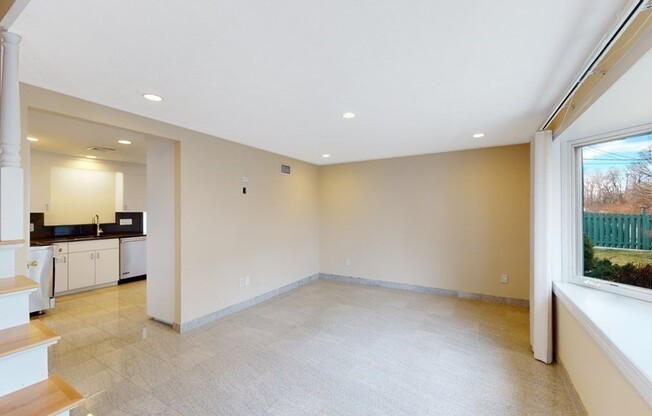 19 SWAN AVE