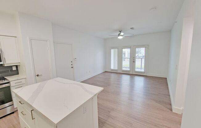 1 bed, 1 bath, 748 sqft, $2,035