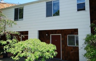 2 story townhouse with laundry and parking