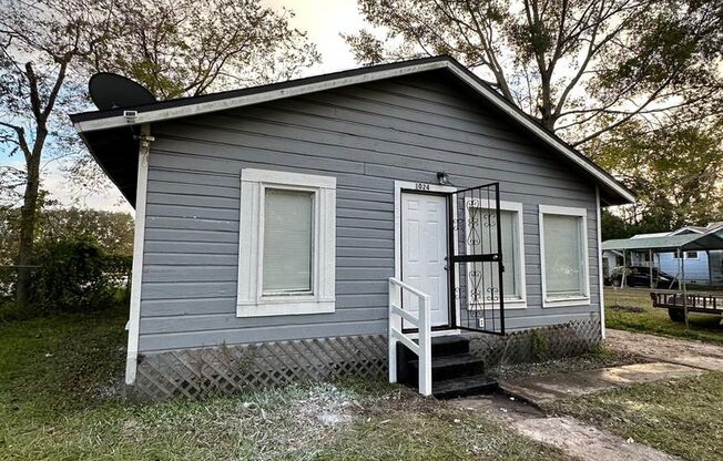 3 beds, 2 baths, $1,350