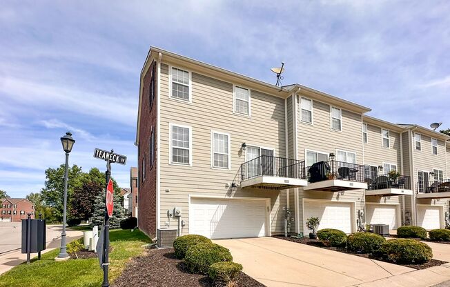 3 beds, 3.5 baths, 2,600 sqft, $2,075, Unit 9072 Teaneck Dr