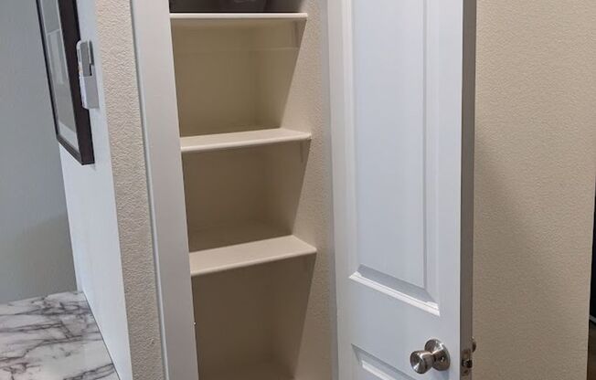 1 bed, 1 bath, 724 sqft, $1,650, Unit 5621 #101 Silverstone