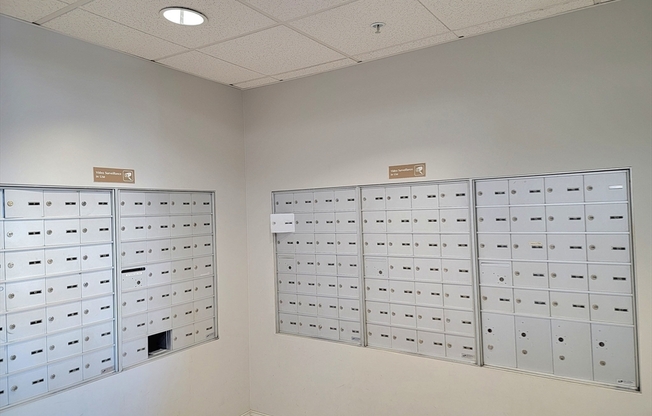 1 bed, 1.5 baths, 1,083 sqft, $2,600, Unit 602