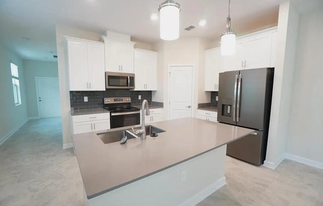 Newly Built Single Family House with TWO MASTER bedrooms in Winter Springs！