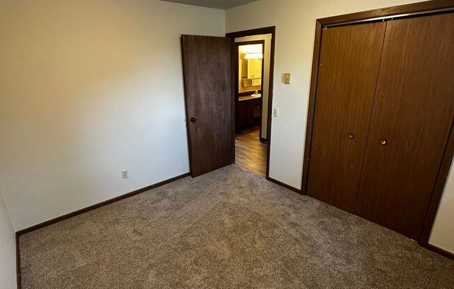 2 beds, 1 bath, 800 sqft, $825