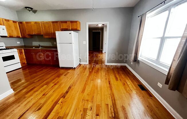 1512 W 17 ST